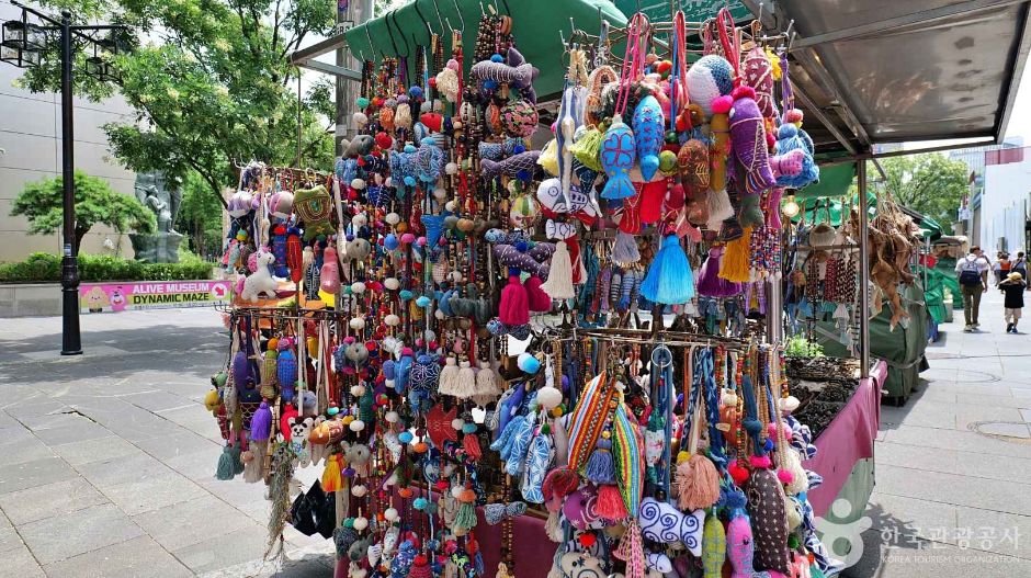 A street stall in Insadong hung with colourful Korean souvenirs and crafts